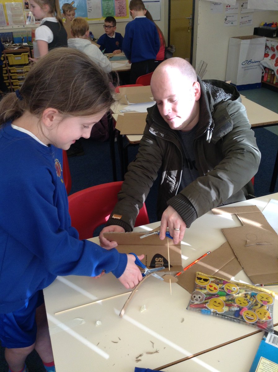 MissDrakeNYPS's tweet photo. Today we have been auto-motive engineers! What an absolutely brilliant session today, thank you so much to all our families for your brilliant team work🚘🚗 #engineeringforfamilies @Newyorkprimary @nustem_uk https://t.co/x66Ct0auft