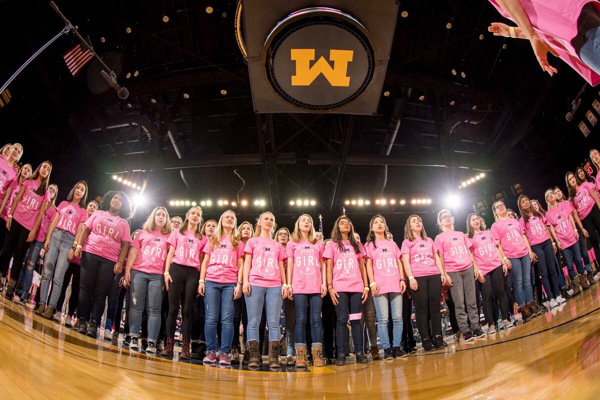 UMichWomensGlee's tweet photo. Thank you for having us at the Breast Cancer Awareness Pink Game! 🎀 #CrislerCenter #GoGlee #GoBlue #BreastCancerAwareness https://t.co/x8EJ8IBHJA
