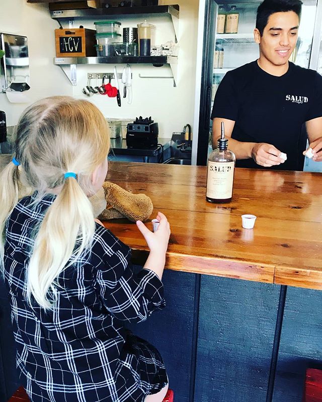 SaludJuice's tweet photo. Lo and Wrinkles sample juice on Second Street. Does it get any cuter than this?? 👧🐶 // 📸 @alyssamarni #mysalud https://t.co/xE77DagdTY