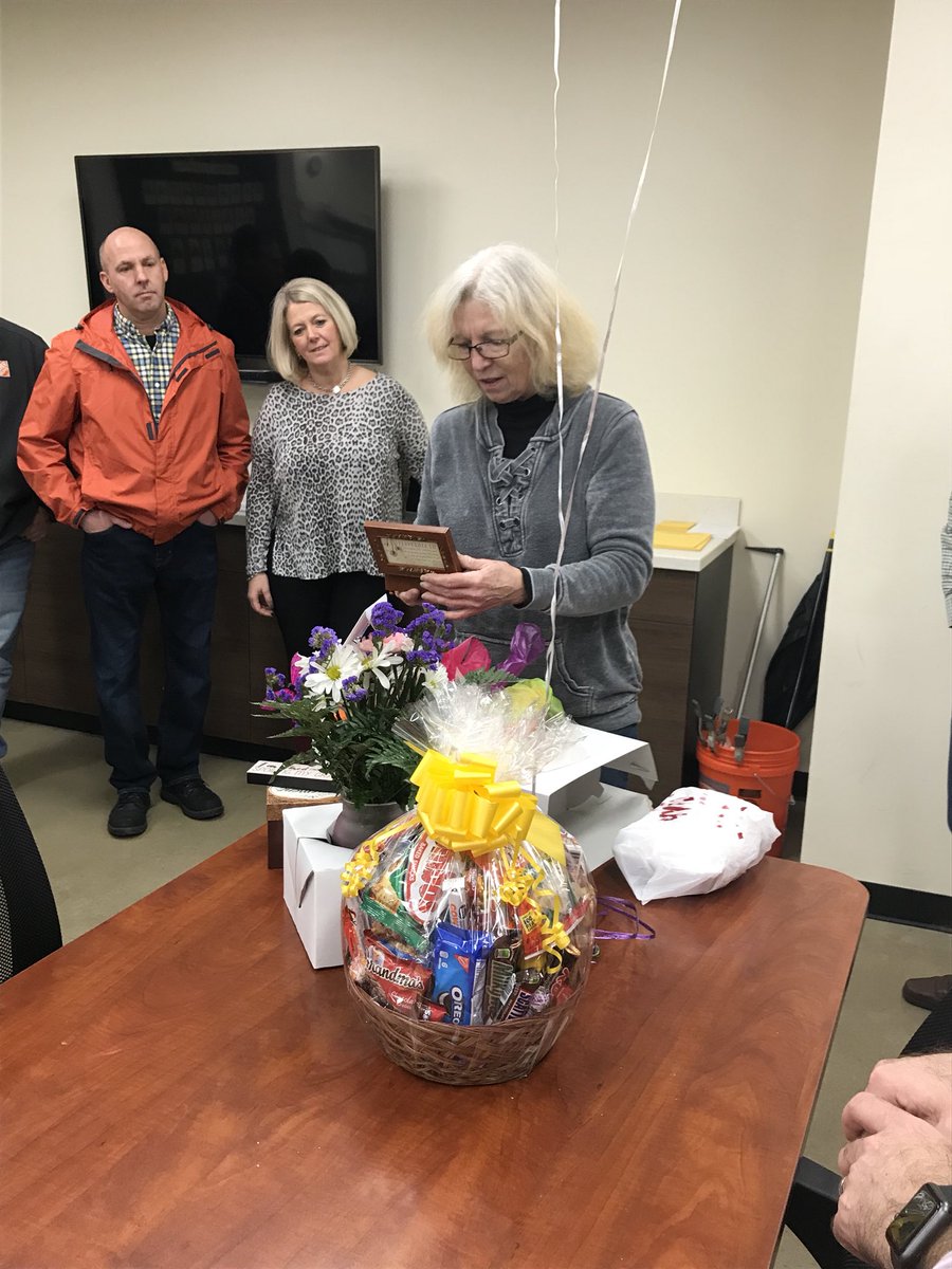 ScottATavegia's tweet photo. Congratulations to Linda for being an amazing member of team @HomeDepot2505 for over 20 years!  We hope that you enjoy 😉 your #retirement #congratulations https://t.co/iorBVI7eDi
