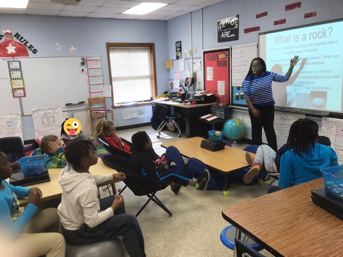 Mister_Kelly's tweet image. Check out these #flexibleseating options in this 3rd grade classroom at #CrossElementary #BCSDTechICM @PriscillaMMack1 @BCSDTechTeam @bcsdschools #loveSCschools #TeachSC