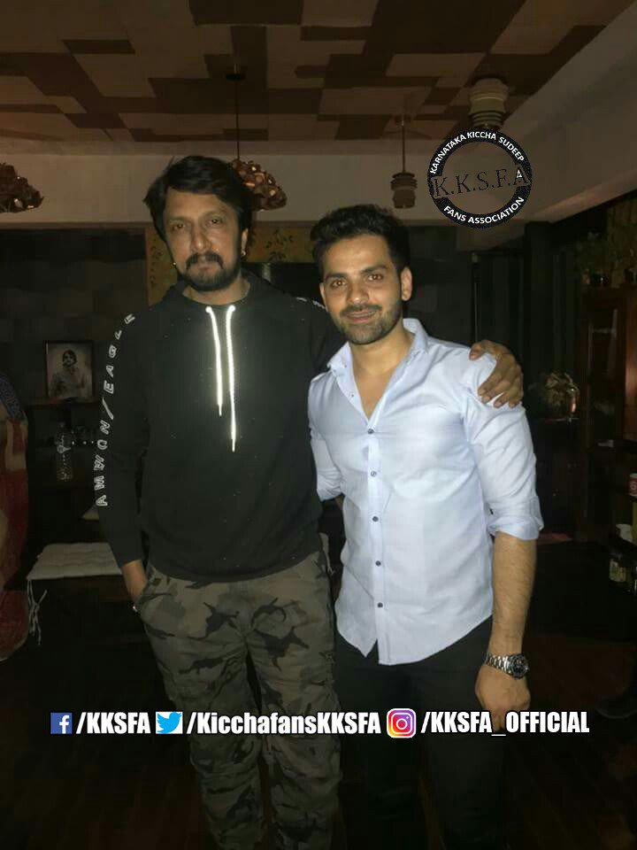KicchafansKKSFA's tweet photo. #RajuKannadaMedium Actor #RankStar @Gurunandan10 With Namma Preethiya #AbhinayaChakravarthy @KicchaSudeep Anna👌✌ https://t.co/ZjhjEcCc2C