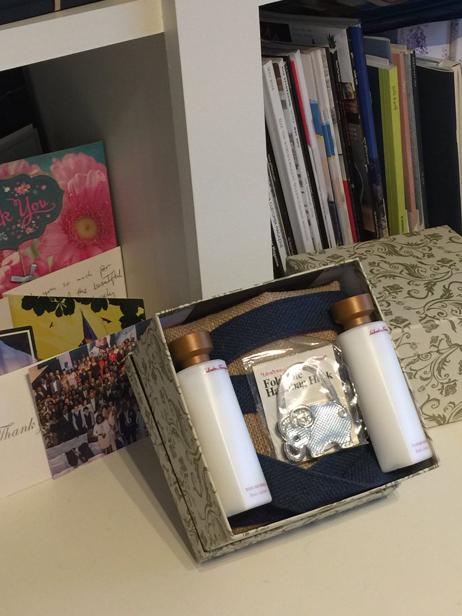 LOVICCI's tweet photo. You know it's wedding season when these start to go out #WeddingGiftBoxes #LuxuryGiftBoxes #ChampagneGold with #Purple https://t.co/1hKsLNLeP2