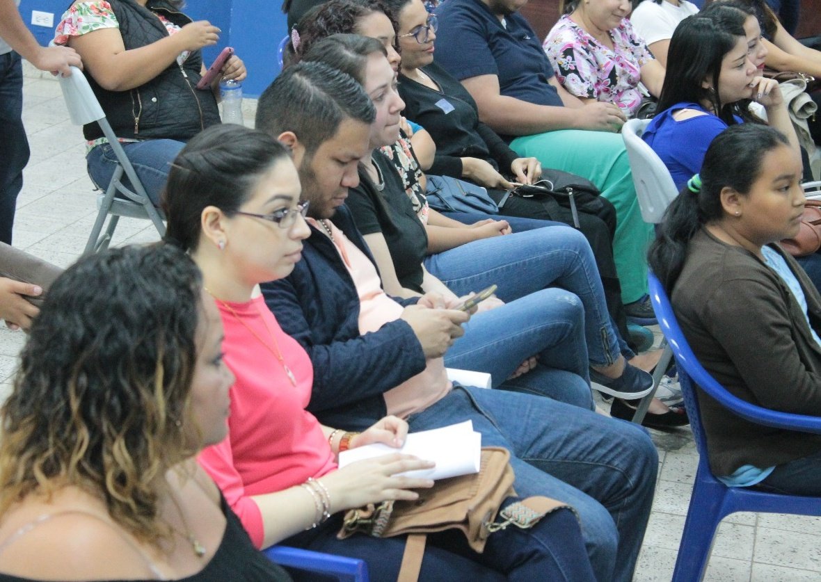 ReinaldoHN's tweet photo. La Comisión de Salud del @PNH_oficial, construye "Plan Social de Trabajo 2018" para beneficiar a miles de Hondureños con servicios médicos gratuitos. #ClinicaDeBarrioPreventiva @JuanOrlandoH https://t.co/udj4TwoeiP