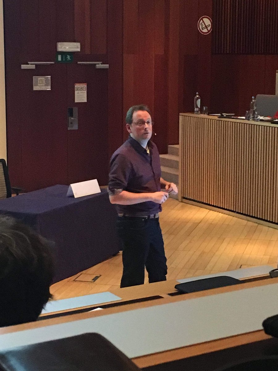#Think4Nurses bij monde van @Kristofmu in volle actie op het congres van Belgian Hematology Society. 150 aandachtige Nederlands- en Franstalige verpleegkundigen kregen uiteenzetting in het Frans over "Evidence Based Nursing: a professional reflex" #verpleegkunde #EBN #BHSnursing