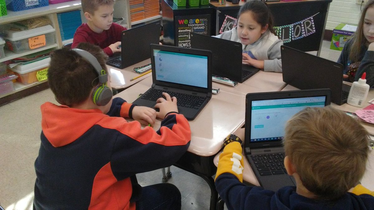 MrsPaszkowski12's tweet photo. Getting a Fractions preview on @ScootPad before we start our new math module on Monday! #d123cov #d123 #fractionsfriday https://t.co/I2a6uIyvCC