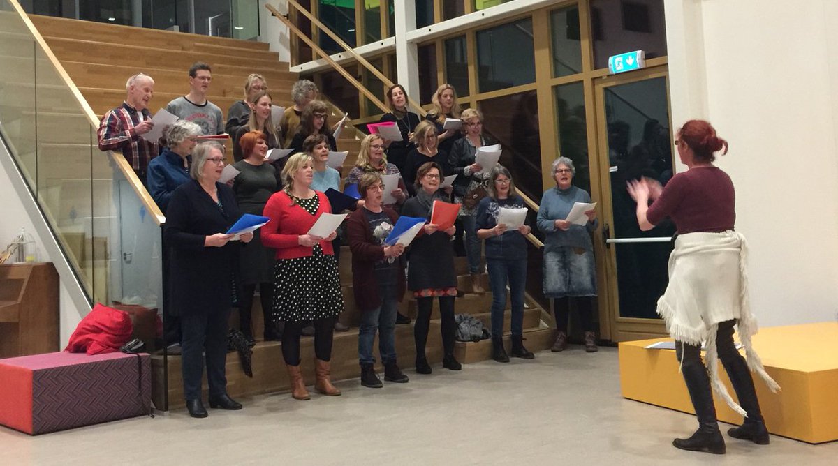 In Kindcentrum Warande is een Popkoor vr volwassenen gestart olv Kubusdocente Nienke Kuijpers! Houd je ook zo van zingen en heb je op dinsdagen tijd tussen 20.30 en 21.30, geef je dan snel op en kom een lesje proeven > bit.ly/2EBgZm0