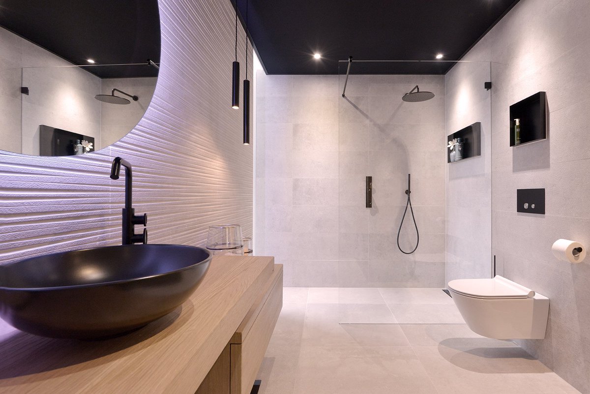 Deze #badkamer heeft de #LoooX. Modern, strak en stijlvol! Benieuwd naar onze collectie? looox.nl