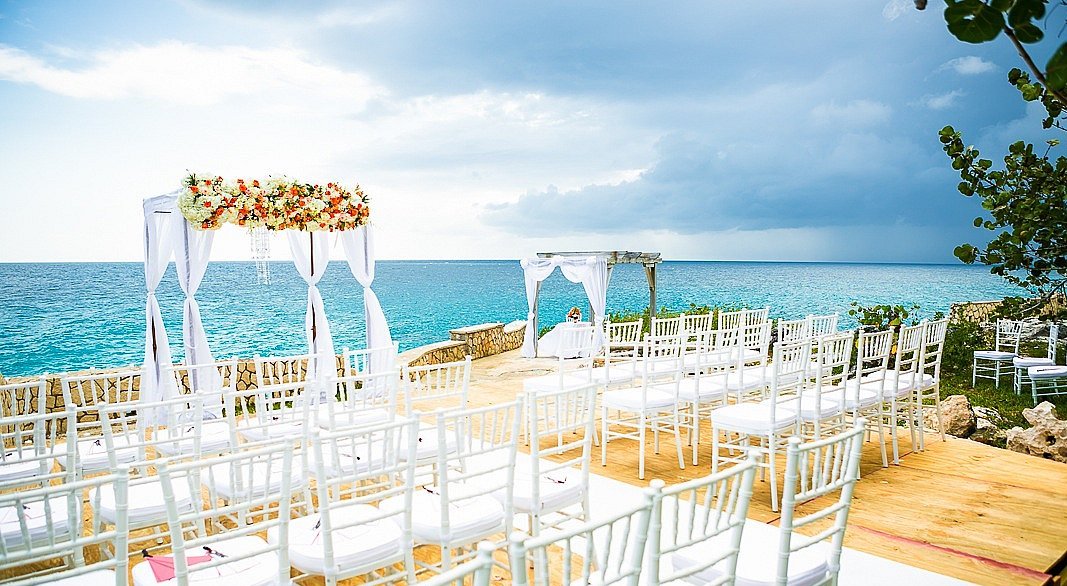 ChiavariChairCo's tweet photo. Get inspired for your special event! We ship to any country. Here are some amazing images from #jamaica taken by our good friend #weddingplannerplusjamaica showcasing some of our products in action. 😍 https://t.co/gQc3tXyLdb