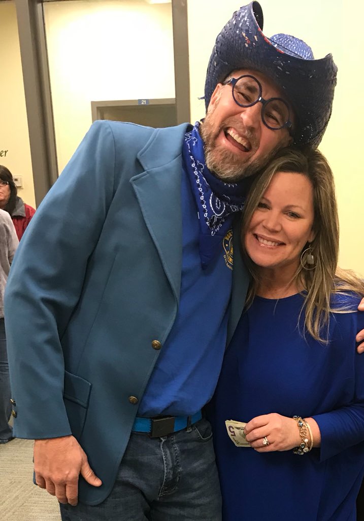jweir4474's tweet photo. North Bay Elementary BWSD having a BLUE OUT today to show our support for public education #BlueforMSTeachers #ProtectSchoolFunding #No2Vouchers https://t.co/bANRDvO0N1