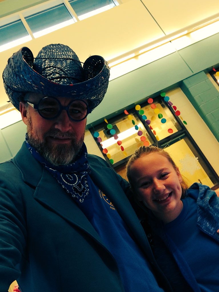 jweir4474's tweet photo. North Bay Elementary BWSD having a BLUE OUT today to show our support for public education #BlueforMSTeachers #ProtectSchoolFunding #No2Vouchers https://t.co/bANRDvO0N1