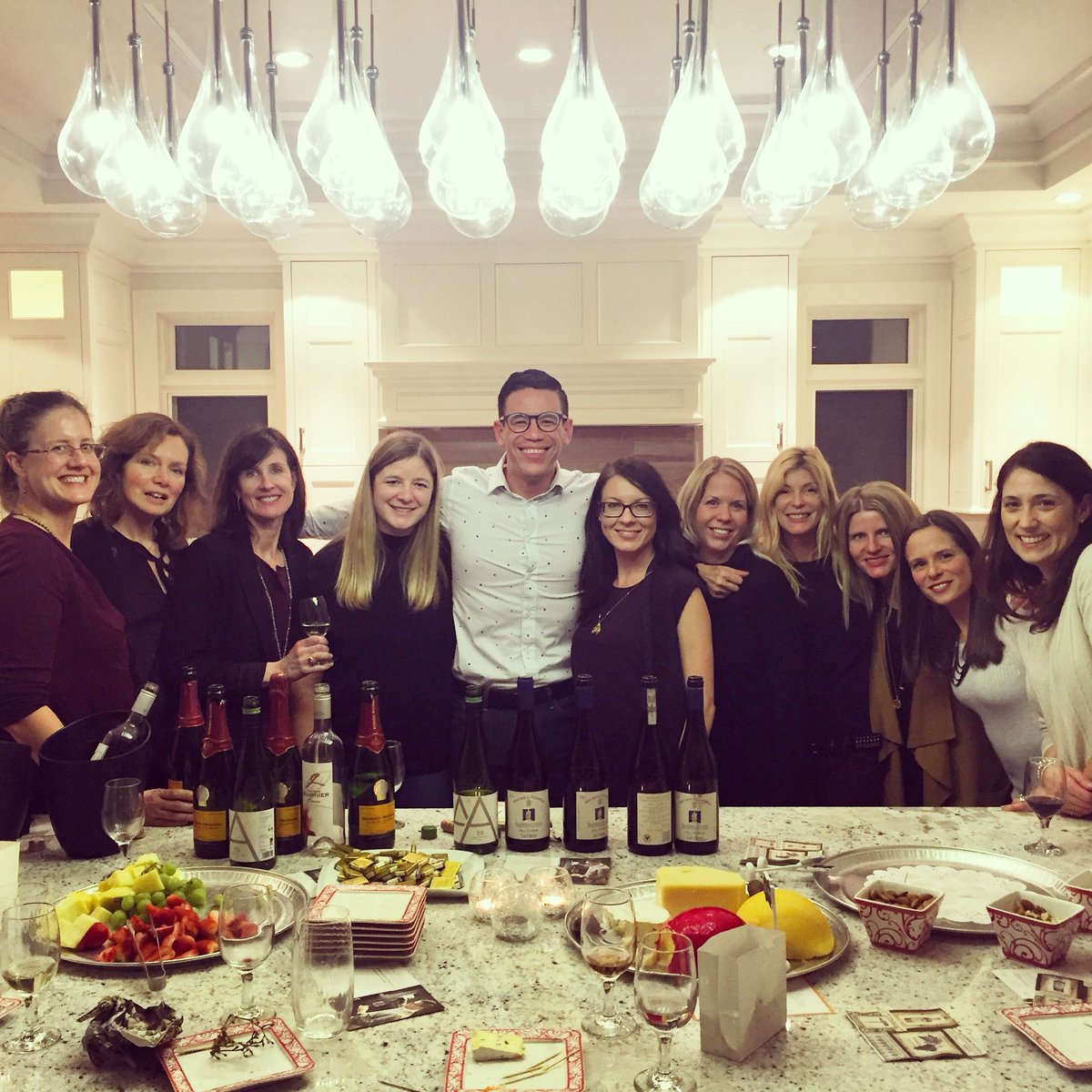 ArtemisYYC's tweet photo. Fun evening with Andres Herrera from Univine &amp; Spirits as we sampled prosecco, rose, red &amp; white wine🍷 
See - Swirl - Smell - Sip - Savour!
#calgary #yyc #yycwine #winetasting https://t.co/GbSFNlnlsw
