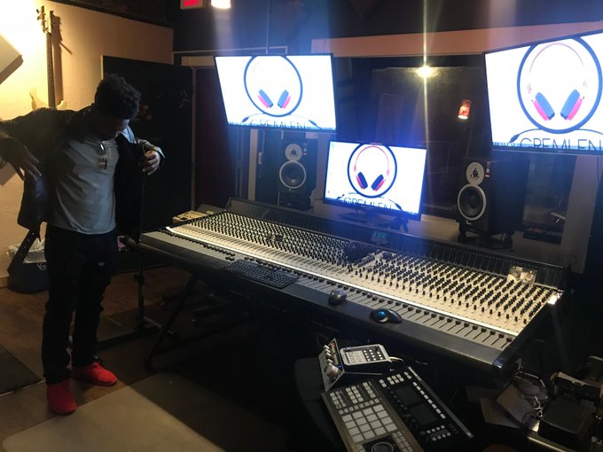 Watch XAVIER KEYZ's leaked NSFW photo on TwXstars