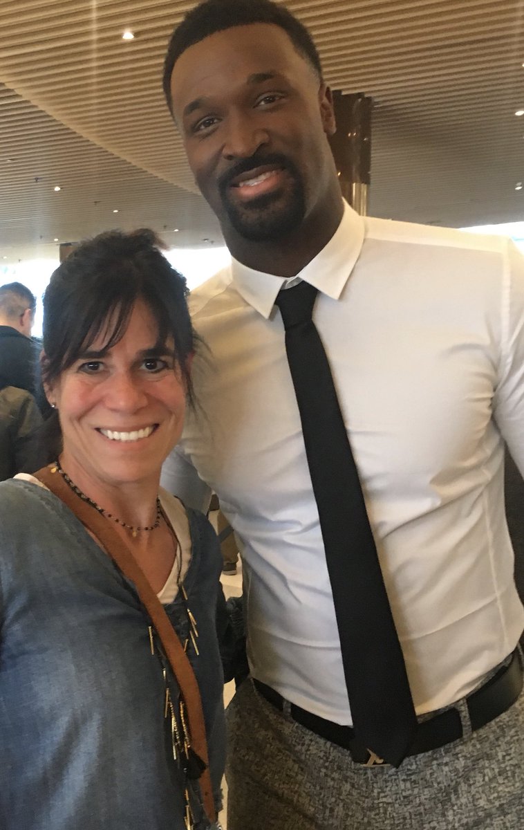 LLDankwerth's tweet photo. Starbucks #sb52 moment...Thanks @89JonesNTAF  for your gracious attitude when I asked for a photo to impress my seven year old son. Eli’s eyes lit up “Mom, I like the packers too just not when they beat the Vikings! Spoken like a true Vikings fan.” 😉 https://t.co/iO6cWGeHPw