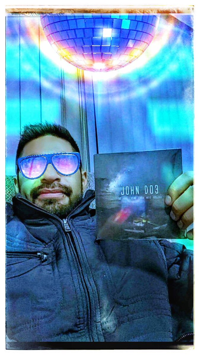 johndo3band's tweet photo. Listo EP para ustedes, excelente viernes a tod@s!!! #JohnDo3 #BryanBass https://t.co/rHDsVyV06c