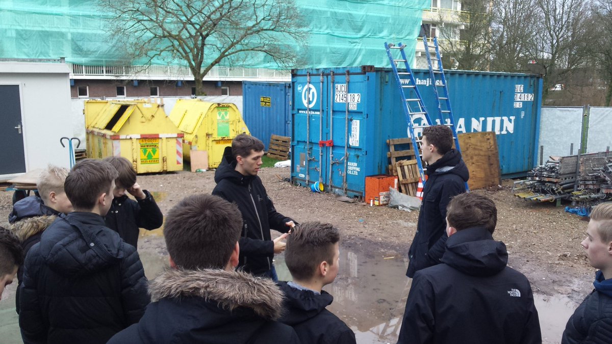 deltion_bouw4's tweet photo. Het thema van deze week: #Vastgoedonderhoud @LenferinkBV door alumnus Robin en collega's over #renovatie #lean #verduurzaming en #klanttevredenheid bewoners. Zeer geslaagde excursie! Onderwijs en bedrijfsleven #comakers in de gebouwde omgeving. https://t.co/bDWwzt98k7