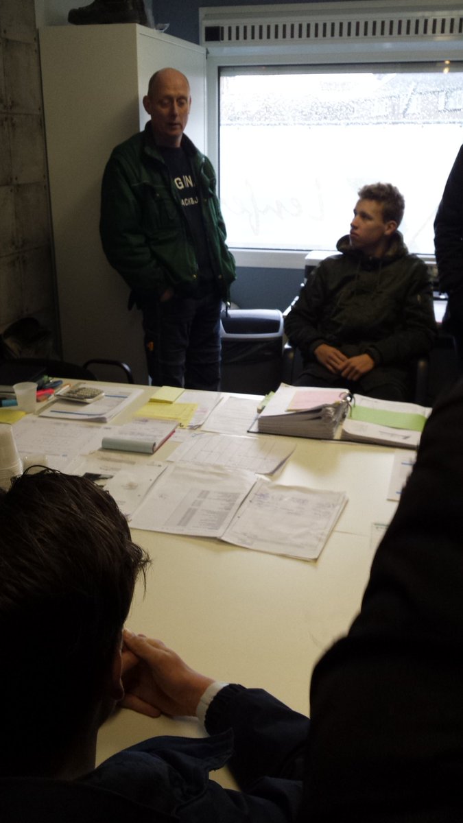 deltion_bouw4's tweet photo. Het thema van deze week: #Vastgoedonderhoud @LenferinkBV door alumnus Robin en collega's over #renovatie #lean #verduurzaming en #klanttevredenheid bewoners. Zeer geslaagde excursie! Onderwijs en bedrijfsleven #comakers in de gebouwde omgeving. https://t.co/bDWwzt98k7