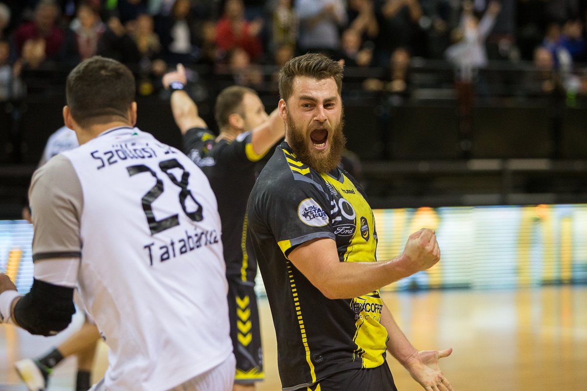 TeamChambe's tweet photo. #HandStar | ⭐ Suite au forfait de Luka Karabatic, la #TeamChambé comptera un représentant de plus au @handstargame 💛🖤
Notre puissant pivot, Johannes Marescot, fera trembler l'@AccorH_Arena 💪
#Récompense https://t.co/surs5tngdL