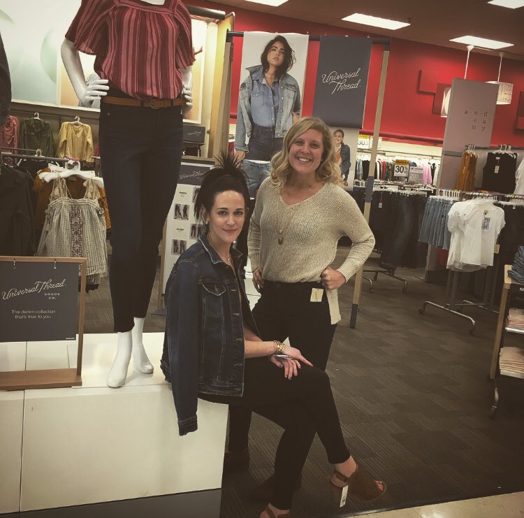 Modeling #TARGET’s new brand #UniversalThread! So comfortable and trendy! ❤️ #D102fitsbest #G199UniversalThreads #Eastbeast