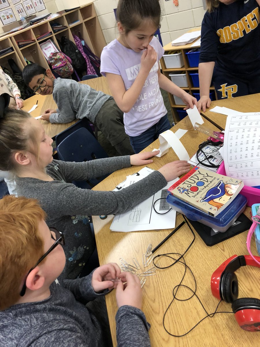 kawilliams1701's tweet photo. Super Bowl stadium building STEM activity!! Need to build bleachers for the spectators! #hinges #Engineering #pvestem @PVElementary https://t.co/CteoGlui4V