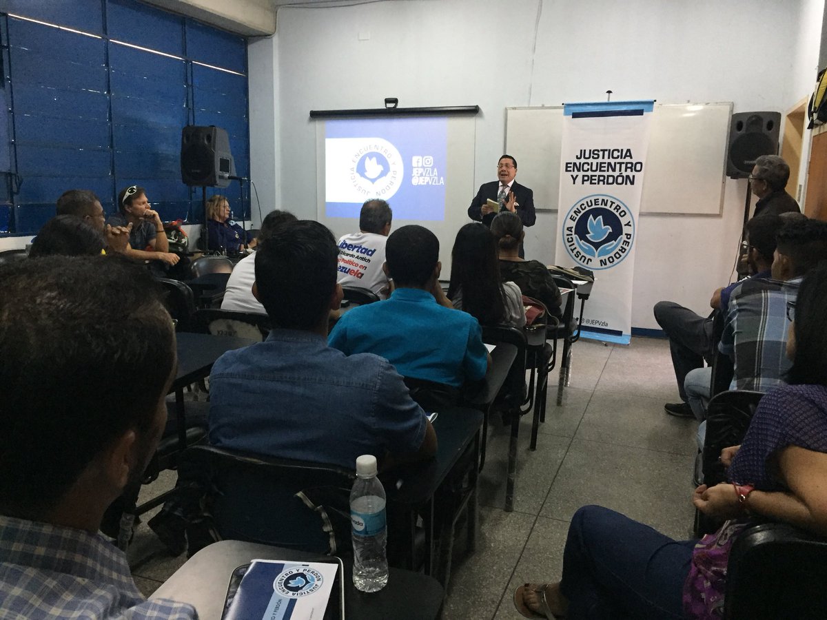 #AHORA | Omar Mora Tosta, abogado de <a href="/JUSTICIAPROCESO/">JUSTCIAYPROCESO</a>: “el gobierno tomó control de todas las instituciones, pero no podemos quedarnos de brazos cruzados. Es nuestro deber y nuestro derecho seguir denunciando hasta alcanzar la justicia”. #VenezuelaTrasLasRejas