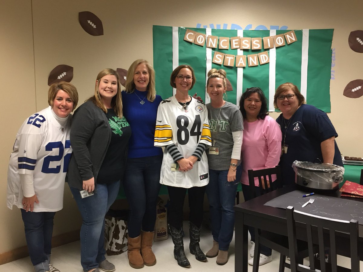 AmyDeering1's tweet photo. 4th Grade is cooking up a little something!
#WESRoars https://t.co/LzWANVlhsB