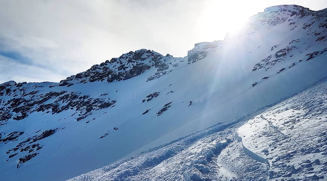 HettyKey's tweet photo. Best Friday in a long time! 

As you can see the snow was terrible.... 😂💙🎿⛷❄

#Pitzal #offpiste #skiing https://t.co/b6xhwJ2mDy
