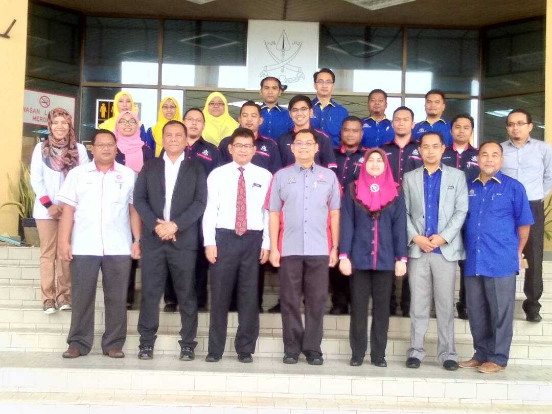 JKRJERANTUT's tweet photo. Program Lawatan Kerja 2 hari ke Daerah Jerantut oleh Ketua Pengarah Unit Perancang Ekonomi (EPU) - Dato' Nik Azman bin Nik Abdul Majid
@CawJalanJKR @JKRPAHANG
@JKRMalaysia https://t.co/PEc9upJFBV
