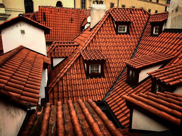 MSCharlesBridge's tweet photo. Rooftop views from #NicholasHotel suites that make you feel right in the heart of #Prague 📷: @sm11288 #CzechRepublic #travel #visitCZ https://t.co/yPnbUpEizf