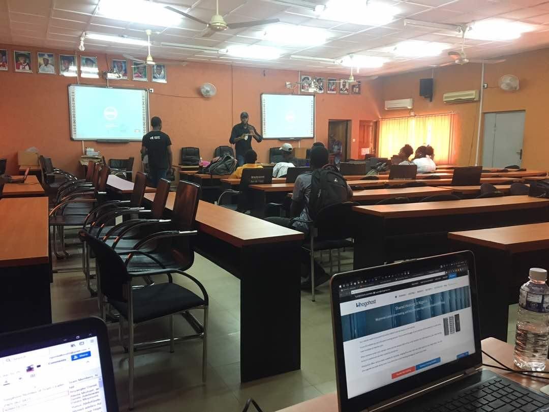 GO54_hq's tweet photo. We are live at #HACKOKA #forLoopUnilagHACKOKA and it's getting hot in here. https://t.co/WDEzSu4dMO