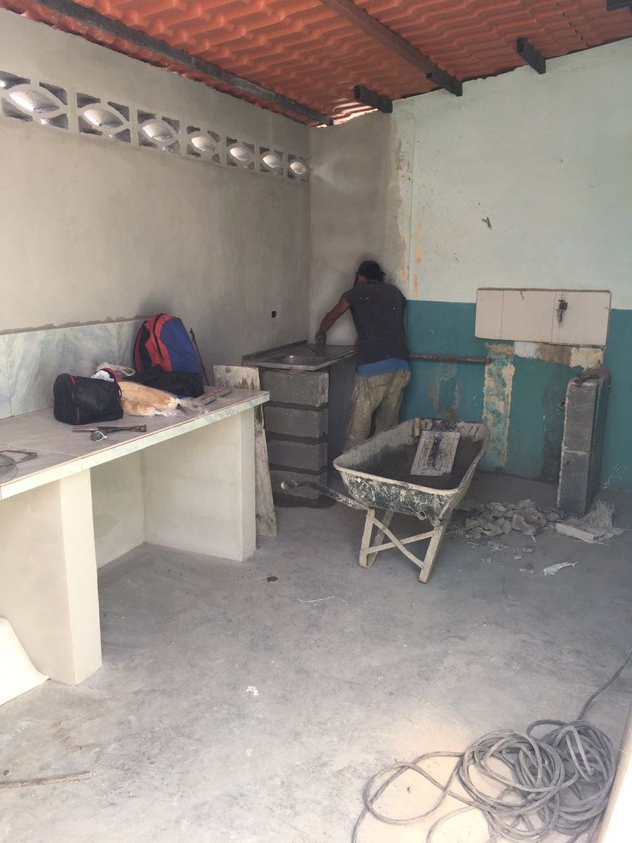 Así avanza la rehabilitación del Simoncito Ciudad Mágica de la Florida para mejorar la educación inicial de nuestros niños!!!

#PeñaBienParada