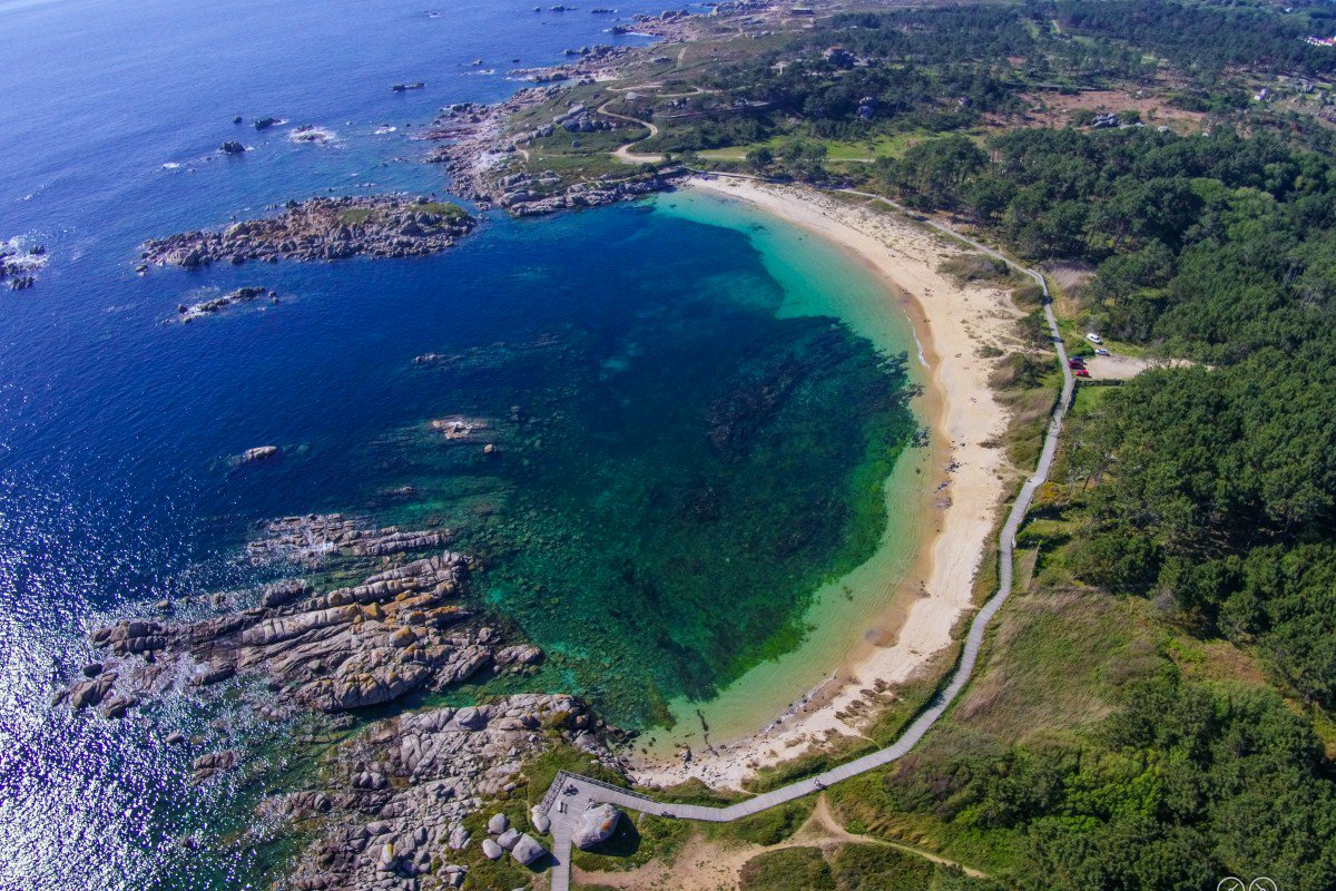 Destinostv's tweet photo. ¿Qué preferís para iniciar tu fin de semana? 
Una tarde en París, Francia o una puesta de sol en alguna playa en Galicia, España. 

Conocé nuestras dos opciones a destinos de Europa en Semana Santa ➟ https://t.co/mYRx2AibQE https://t.co/nDvgygd54i