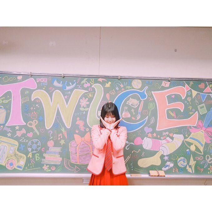 twicebr's tweet photo. [#TWICETAGRAM] 030218 Atualização no instagram do TWICE: “#EstudanteTransferida #ÉAMomo #DoTWICE!! keke #Ymobile” https://t.co/DZK2CKK9xw