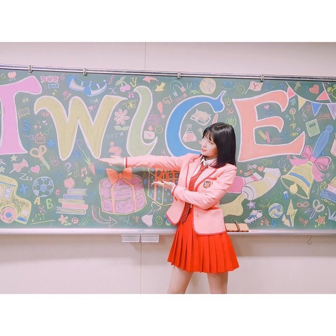 twicebr's tweet photo. [#TWICETAGRAM] 030218 Atualização no instagram do TWICE: “#EstudanteTransferida #ÉAMomo #DoTWICE!! keke #Ymobile” https://t.co/DZK2CKK9xw