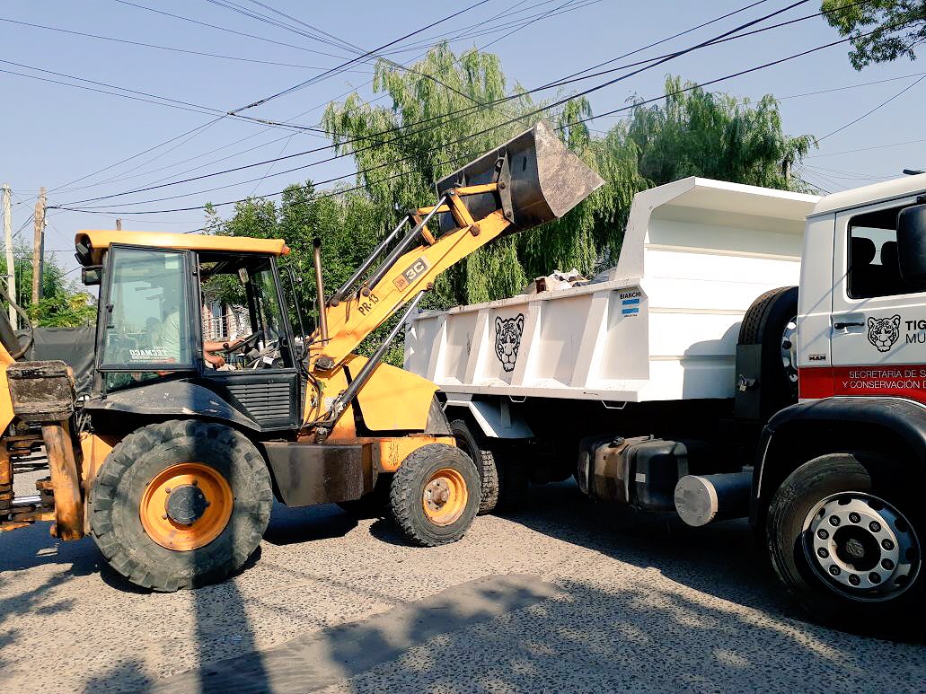 vivi_torcuato's tweet photo. Estamos realizando tareas de limpieza y recolección de montículos  para tener una ciudad más limpia #DelegaciónTorcuatoEste https://t.co/uTrg5Zbc5H