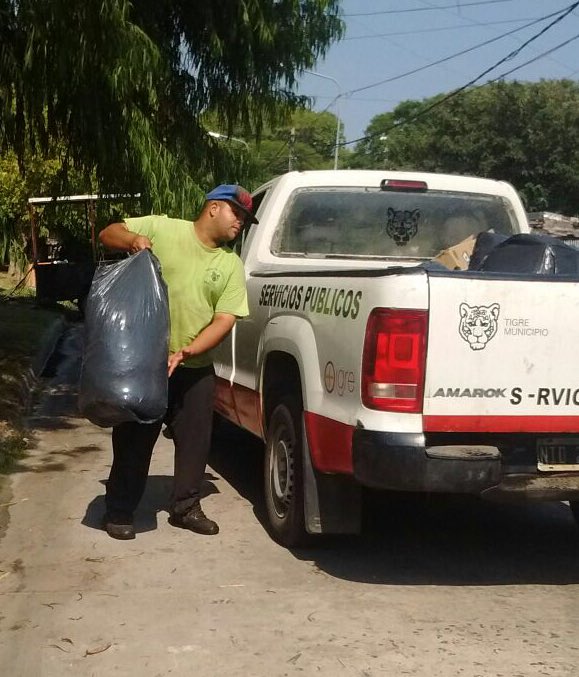 vivi_torcuato's tweet photo. Estamos realizando tareas de limpieza y recolección de montículos  para tener una ciudad más limpia #DelegaciónTorcuatoEste https://t.co/uTrg5Zbc5H