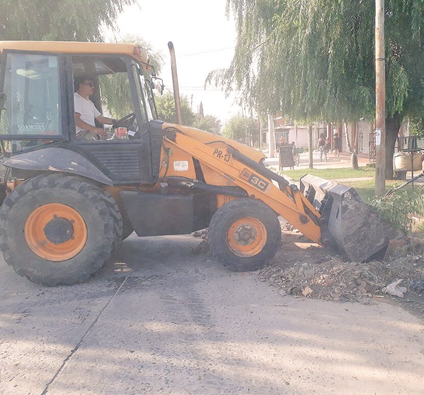 vivi_torcuato's tweet photo. Estamos realizando tareas de limpieza y recolección de montículos  para tener una ciudad más limpia #DelegaciónTorcuatoEste https://t.co/uTrg5Zbc5H