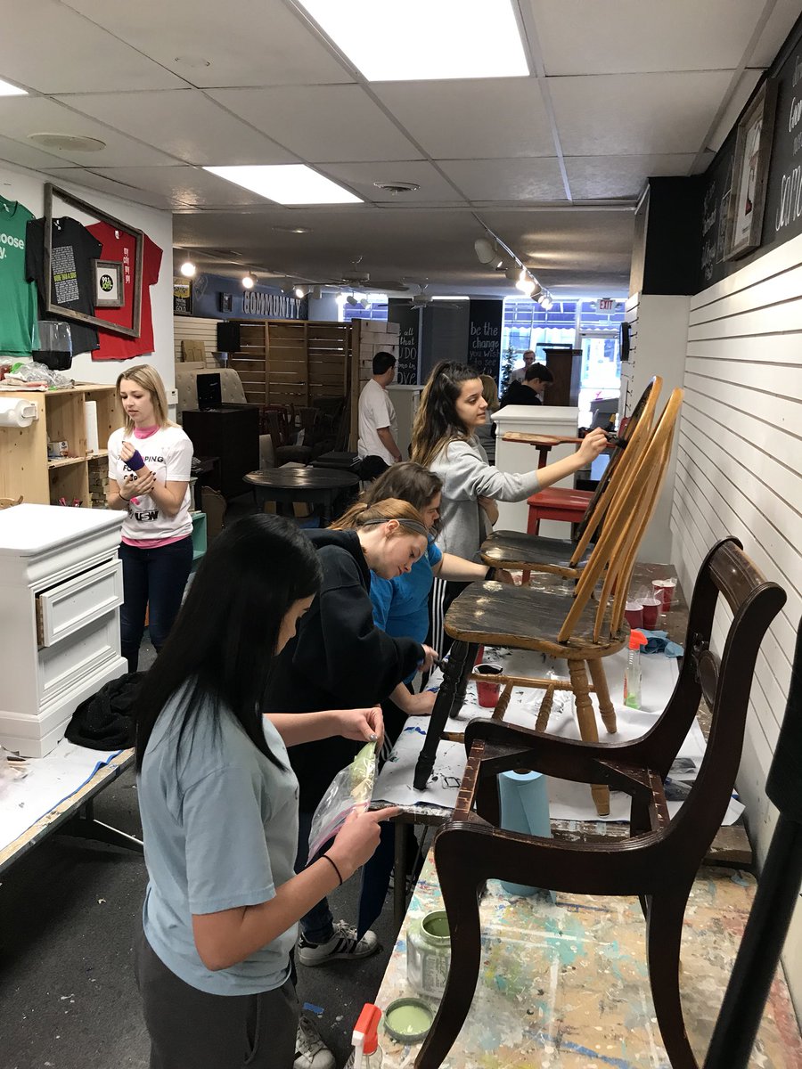 StRoseHouse's tweet photo. Service Day In Action!! #StRoseRocks #GriffinServiceDay2018 #ServingtheCultureOfLife #FMCHS https://t.co/QD3dlzIG9j