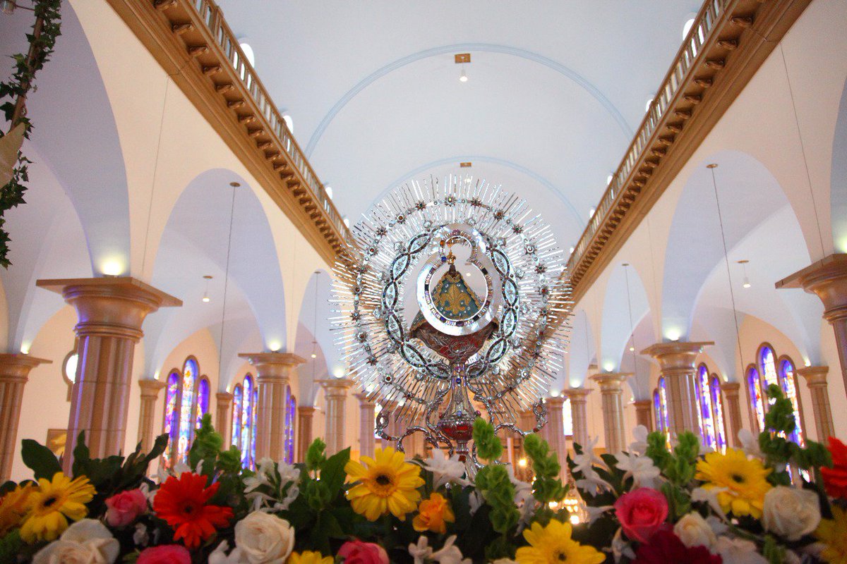 De todos los rincones del país, los hondureños visitan a la Reina del Cielo. #NovenadeSuyapa #FelicidadesMorenita #virgendesuyapa 
Foto: Eduardo Núñez.