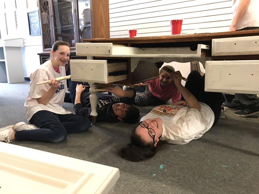 StRoseHouse's tweet photo. Service Day In Action!! #StRoseRocks #GriffinServiceDay2018 #ServingtheCultureOfLife #FMCHS https://t.co/DH2v4Wh6Os