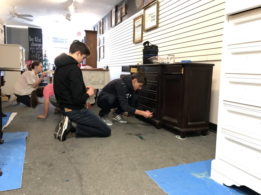 StRoseHouse's tweet photo. Service Day In Action!! #StRoseRocks #GriffinServiceDay2018 #ServingtheCultureOfLife #FMCHS https://t.co/DH2v4Wh6Os
