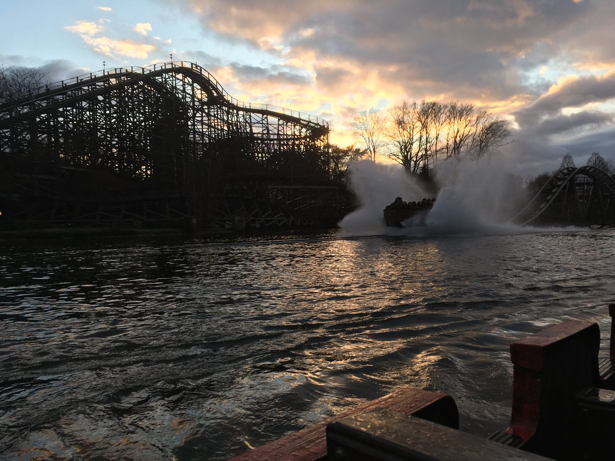 themeparkluuun's tweet photo. #EftelingLive https://t.co/Z5qI5IzI5y