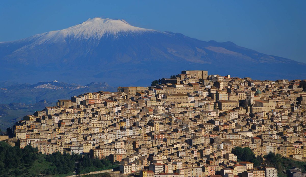 codigosgto's tweet photo. La maravillosa #Sicilia #Italia https://t.co/6A5eVXcyag #CodigosViajes @azzurri @GuardiolaGG https://t.co/CfaJ3yc8c7
