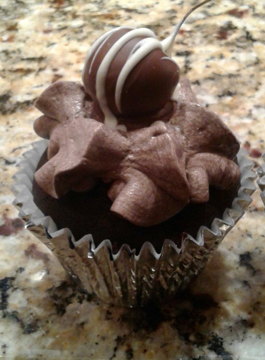 HeatherHesson's tweet photo. 50 shares of gray cupcake perfect for your sexy #ValentinesDay  dessert.  Dark chocolate cake sweet and sour cherry filling with amaretto icing!  #Hattie- cakes https://t.co/xDlUvI8TEg