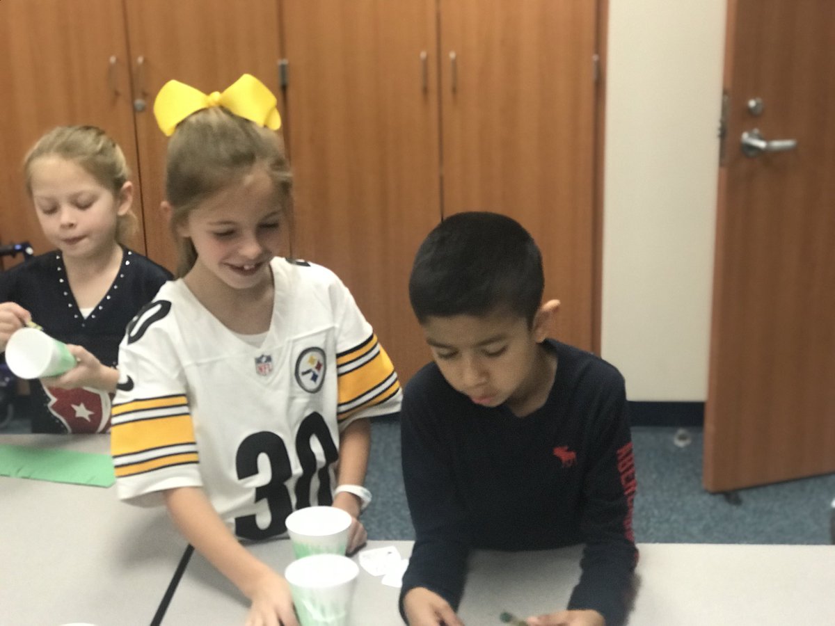 AshleeCFISD's tweet photo. Successful sidekick Friday!! We had a fun groundhog activity!! @KeithLIFEskills #bekeith https://t.co/sQockihYVt