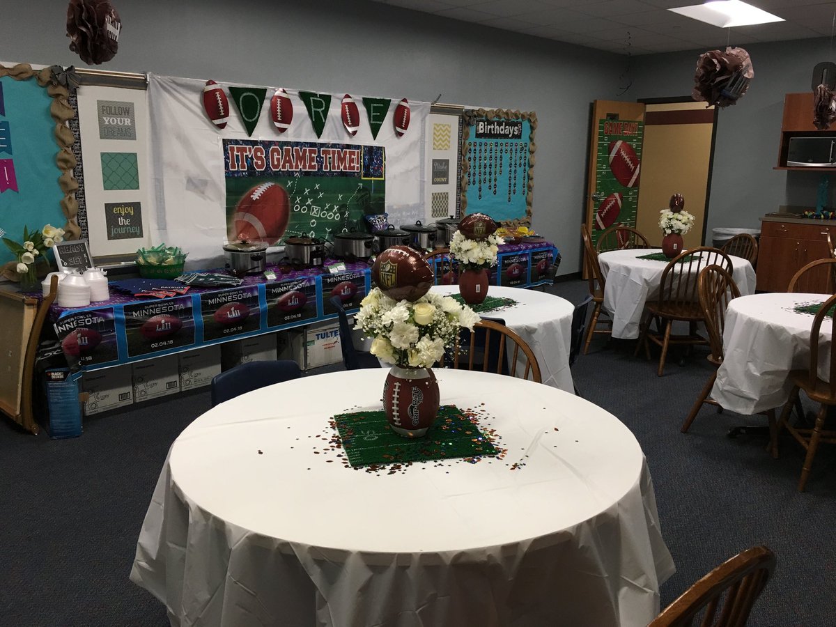 OakRidgeCISD's tweet photo. Nothing better on Friday than “Souper” bowl luncheon!  #oakridgeowlsrock #ORConnects https://t.co/TvgnkYaKtF