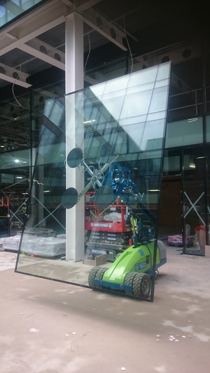 VallaCranes's tweet photo. Check out the New Winlet 1000 carrying 860kg load. What more needs to be said!! @winletglass @HirdyLifting #lift #glassinstallers Specs available at https://t.co/wJcBEsZHZK https://t.co/fJbXnQhCNX