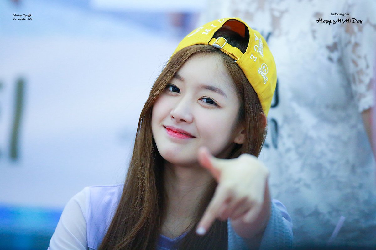 natttttrps's tweet photo. 3은 열심히 7을 말리지만 들은채도 안하는 7. 마을사람들에게 마법의 성어딨는지 물어보고는 벌써 지도 들고 위치 확인까지 마쳤다.
-뭐야 여기서 금방 가네 포탈 세개만 타고 가면 돼!
여행온 이후로 처음으로 보는 7의 맑은 눈빛에 3은 반은 포기하고 한숨만 쉰다.
-김3정 이 언니만 따라오라구 https://t.co/5AuDD7gpZq