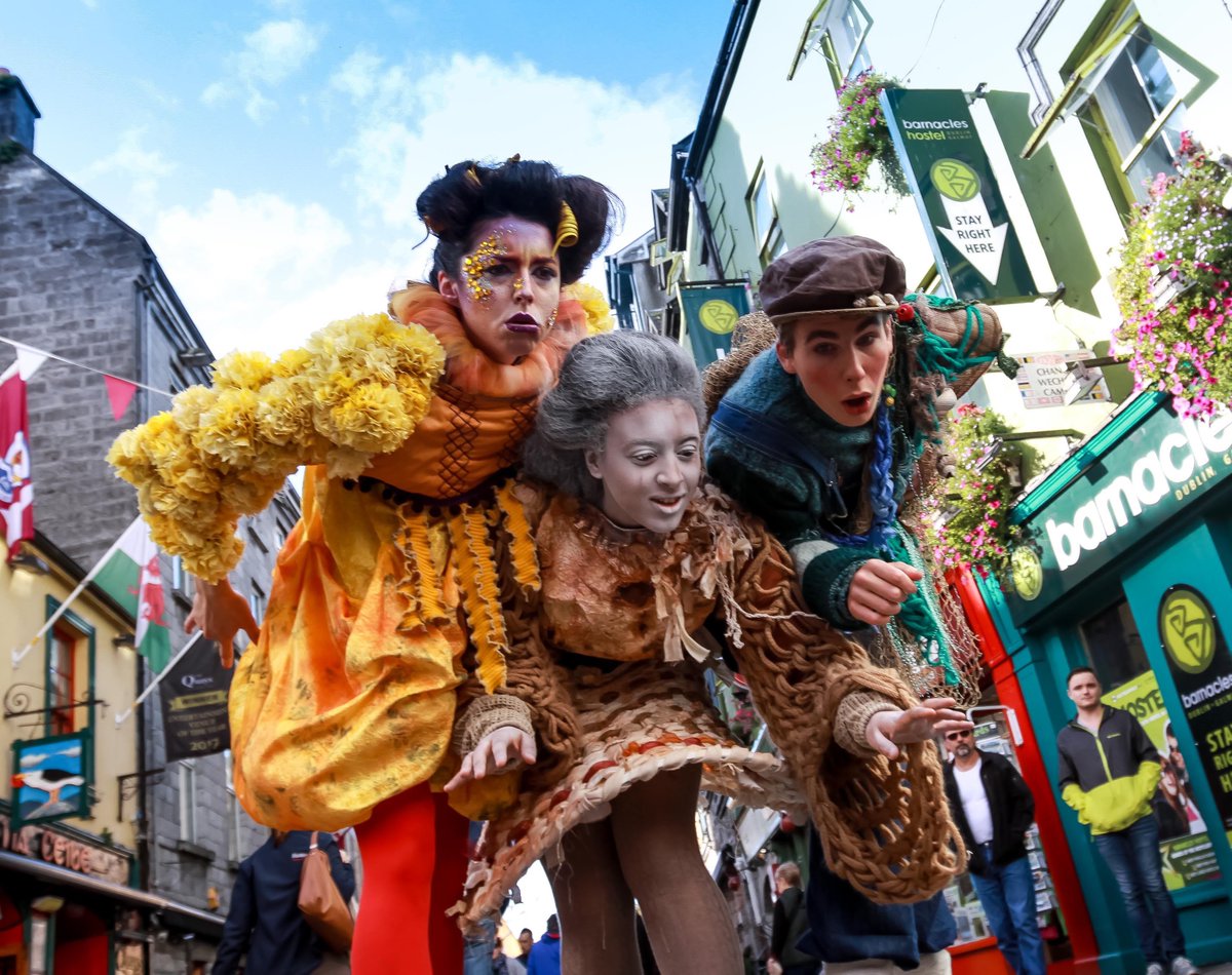 Macnas's tweet photo. Know any performers or aspiring performers aged 15 - 19 who'd be interested in joining a new Macnas performance troupe? 

We're holding an open audition workshop on Thu Feb 15th at Macnas HQ! 

Full details: https://t.co/FB0gPkyNcg https://t.co/9u21clM3mh