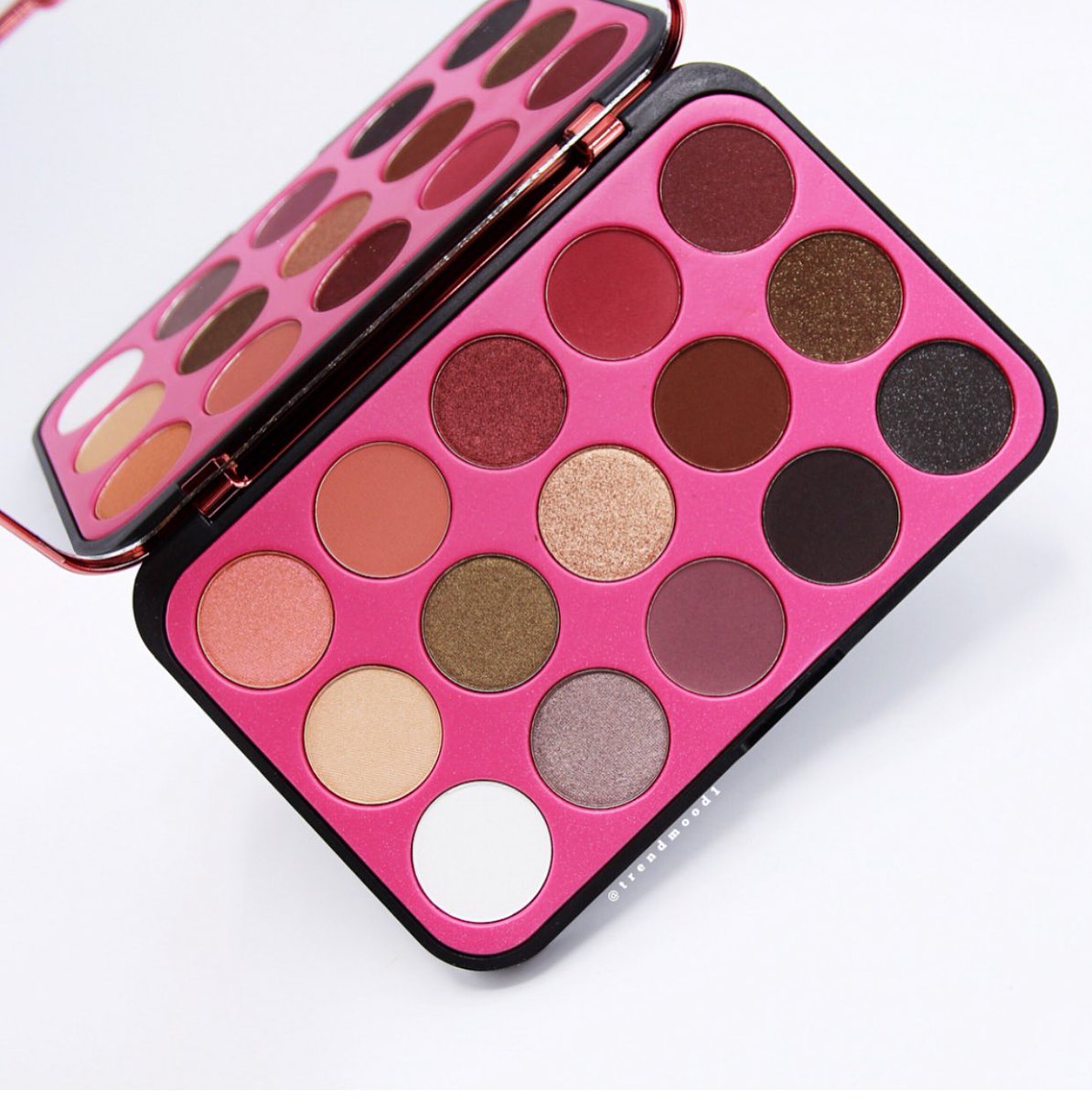 Trendmood's tweet photo. Available Now! LINK β‘οΈ https://t.co/swYshOlMQI Officially online @bhcosmetics New #EyeshadowPalette β€οΈ ππ¨ From the #GlamReflection Series! #L'amour Which includes 15 Eyeshadows $15.99
+ A Sculpt and Blend Fan Faves #BrushSet β€οΈ $19.99 https://t.co/s0jxgM6bDt